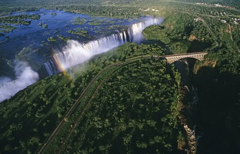 Gestalten Epic Train Journeys: The Inside Track To The World’s Greatest Ra – Bild 6